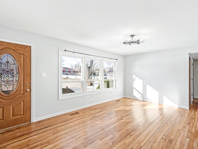 2N643 Diane Avenue, Glen Ellyn, IL 60137