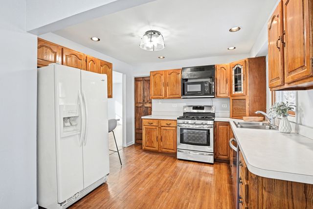 2N643 Diane Avenue, Glen Ellyn, IL 60137