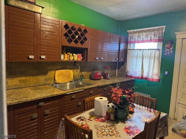 541 E 25Th St, Paterson City, NJ 07514