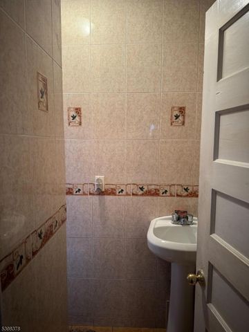 541 E 25Th St, Paterson City, NJ 07514