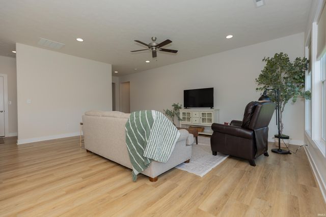 9804 Monte Way, Newburgh, IN 47630