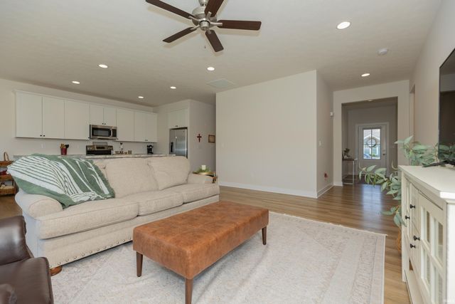 9804 Monte Way, Newburgh, IN 47630