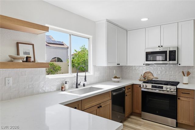 17 Golf View Drive, Henderson, NV 89074