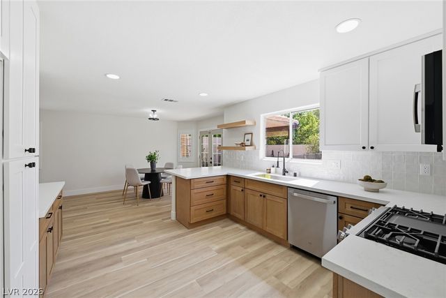 17 Golf View Drive, Henderson, NV 89074