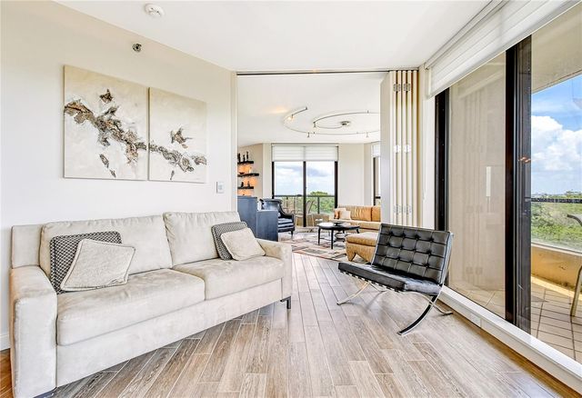 1211 GULF OF MEXICO DRIVE 302, Longboat Key, FL 34228