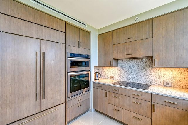 1211 GULF OF MEXICO DRIVE 302, Longboat Key, FL 34228