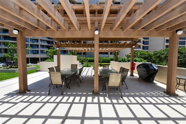 1211 GULF OF MEXICO DRIVE 302, Longboat Key, FL 34228