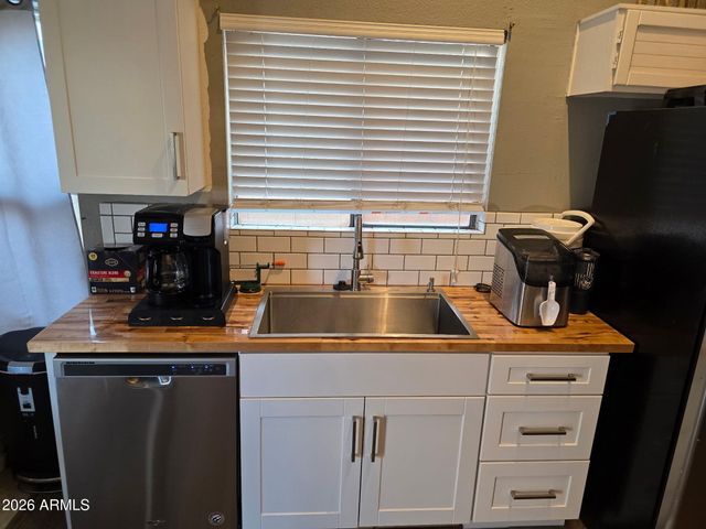 8837 W VIRGINIA Avenue, Phoenix, AZ 85037