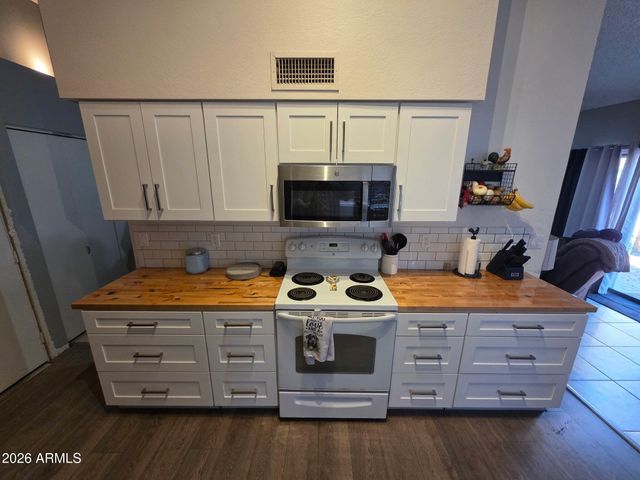 8837 W VIRGINIA Avenue, Phoenix, AZ 85037