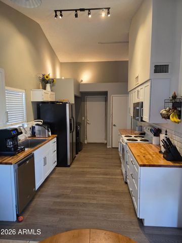 8837 W VIRGINIA Avenue, Phoenix, AZ 85037