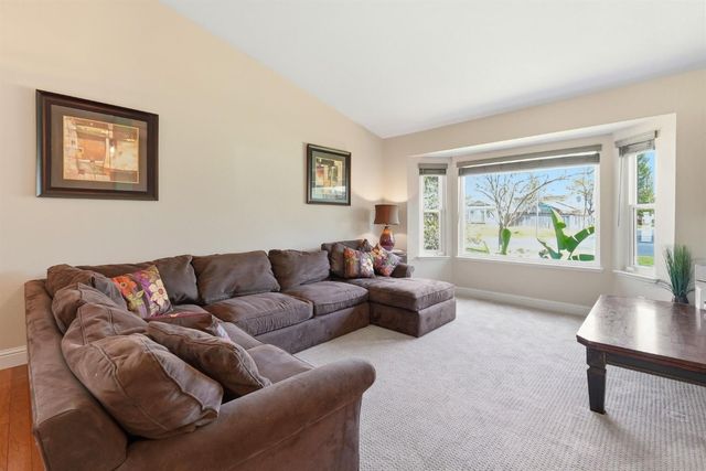 9260 Whittemore Dr, Elk Grove, CA 95624