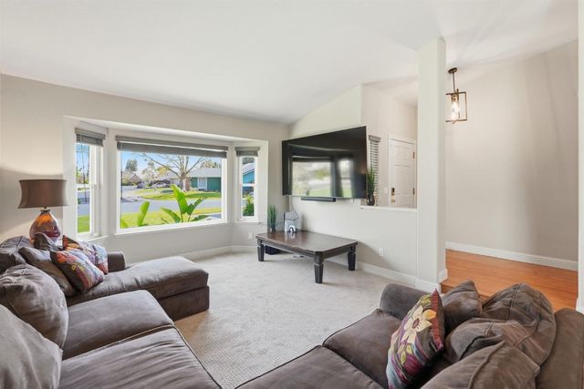 9260 Whittemore Dr, Elk Grove, CA 95624