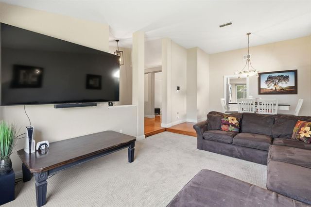 9260 Whittemore Dr, Elk Grove, CA 95624