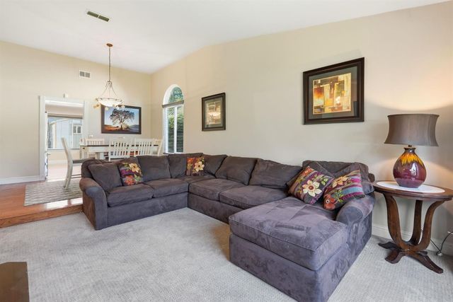 9260 Whittemore Dr, Elk Grove, CA 95624