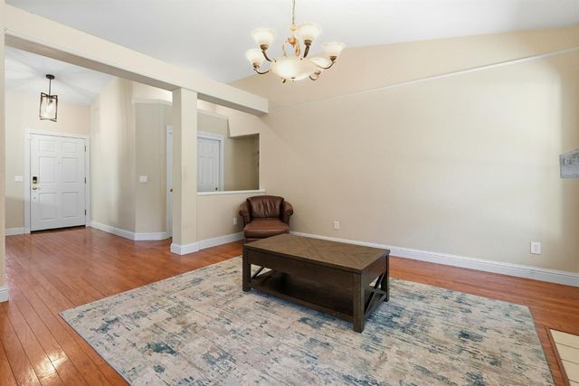 9260 Whittemore Dr, Elk Grove, CA 95624