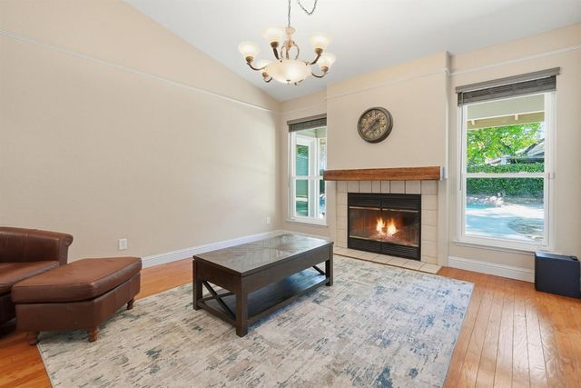 9260 Whittemore Dr, Elk Grove, CA 95624