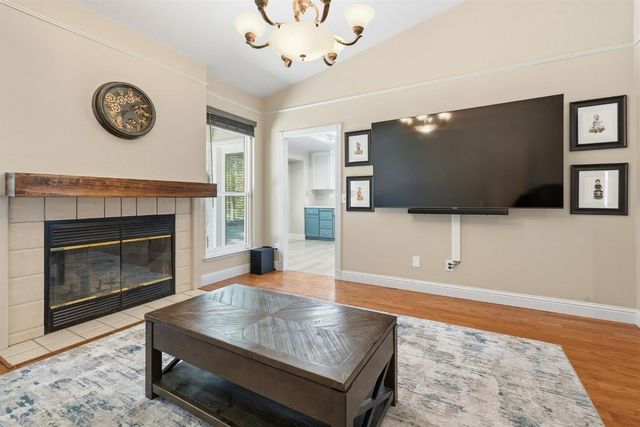 9260 Whittemore Dr, Elk Grove, CA 95624