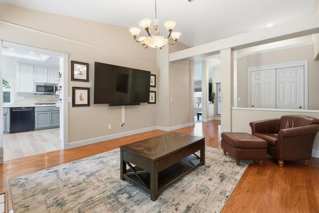 9260 Whittemore Dr, Elk Grove, CA 95624