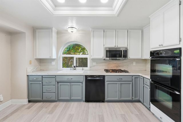 9260 Whittemore Dr, Elk Grove, CA 95624