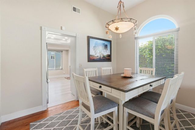 9260 Whittemore Dr, Elk Grove, CA 95624