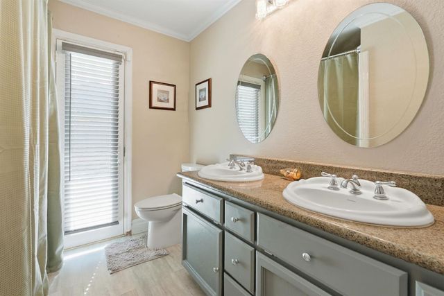 9260 Whittemore Dr, Elk Grove, CA 95624