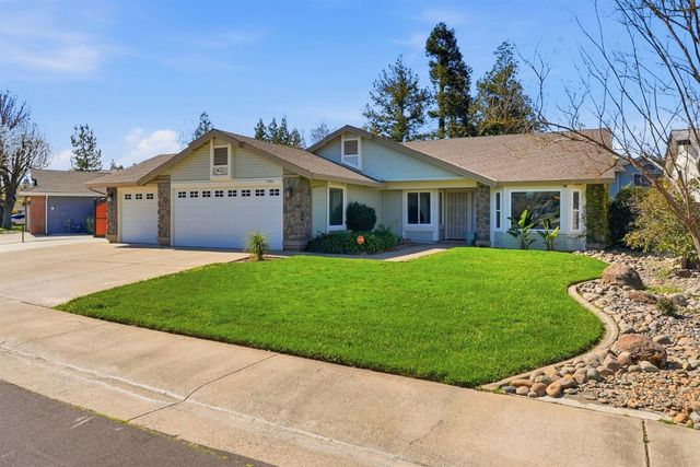 9260 Whittemore Dr, Elk Grove, CA 95624