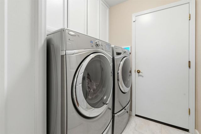 9260 Whittemore Dr, Elk Grove, CA 95624