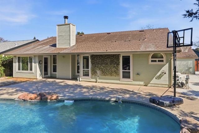 9260 Whittemore Dr, Elk Grove, CA 95624