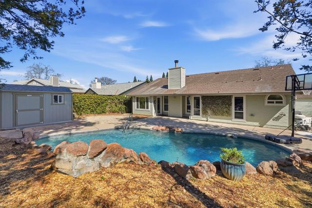 9260 Whittemore Dr, Elk Grove, CA 95624