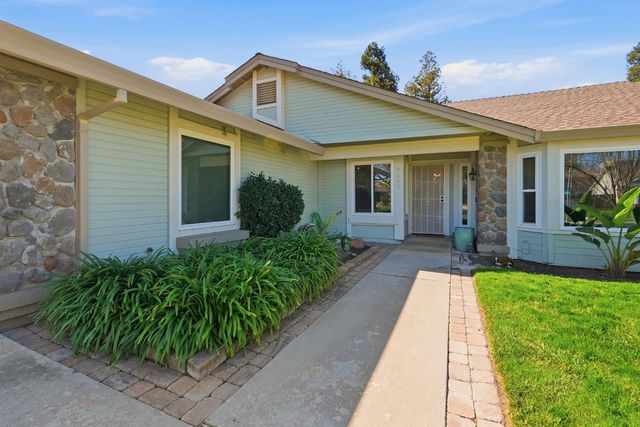 9260 Whittemore Dr, Elk Grove, CA 95624