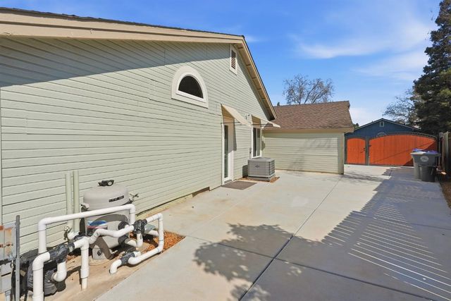9260 Whittemore Dr, Elk Grove, CA 95624