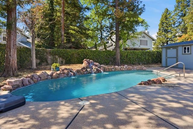 9260 Whittemore Dr, Elk Grove, CA 95624