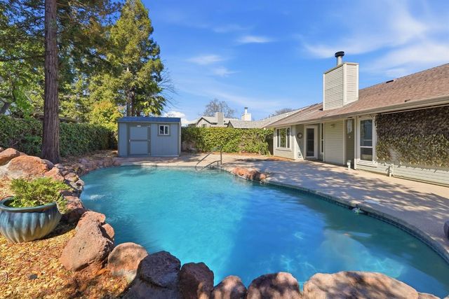 9260 Whittemore Dr, Elk Grove, CA 95624