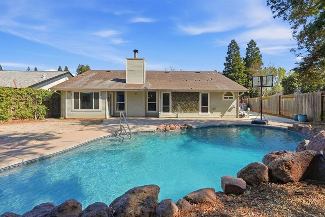 9260 Whittemore Dr, Elk Grove, CA 95624