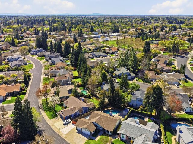 9260 Whittemore Dr, Elk Grove, CA 95624