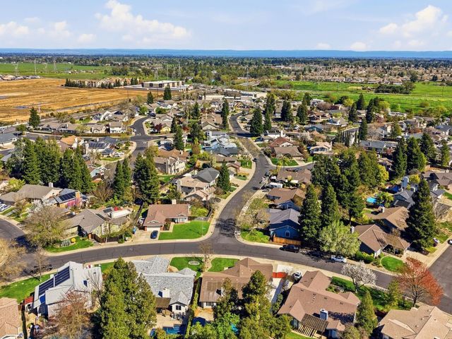 9260 Whittemore Dr, Elk Grove, CA 95624