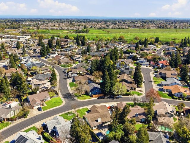 9260 Whittemore Dr, Elk Grove, CA 95624