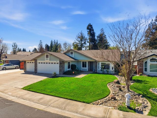 9260 Whittemore Dr, Elk Grove, CA 95624