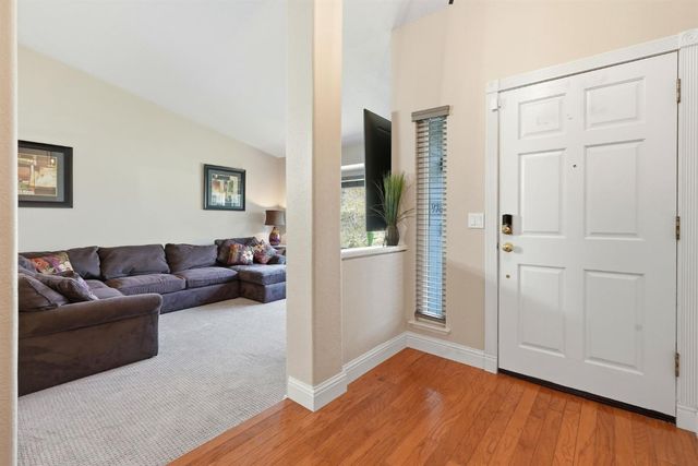 9260 Whittemore Dr, Elk Grove, CA 95624