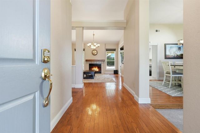 9260 Whittemore Dr, Elk Grove, CA 95624