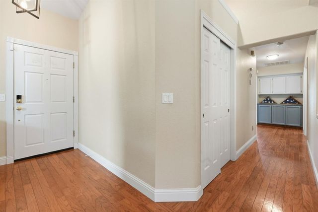 9260 Whittemore Dr, Elk Grove, CA 95624