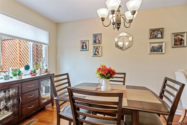 3 Town House Drive, Massapequa Park, NY 11762