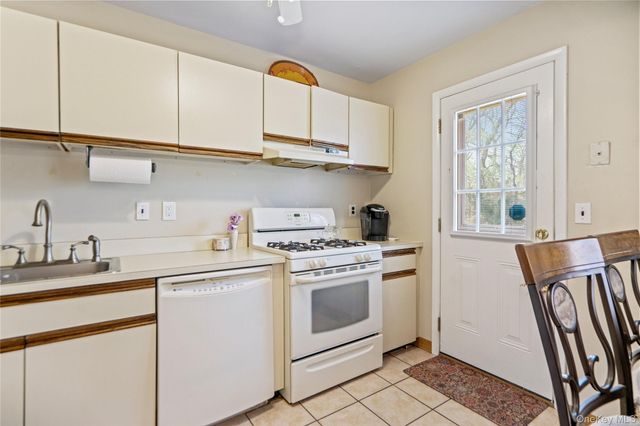 3 Town House Drive, Massapequa Park, NY 11762