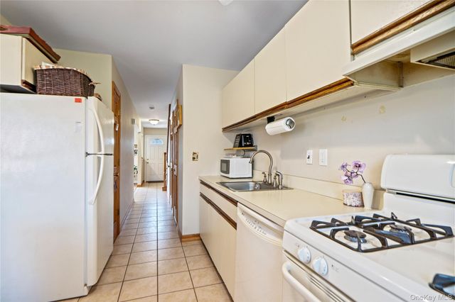 3 Town House Drive, Massapequa Park, NY 11762