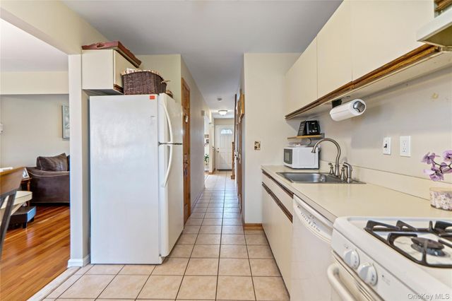 3 Town House Drive, Massapequa Park, NY 11762