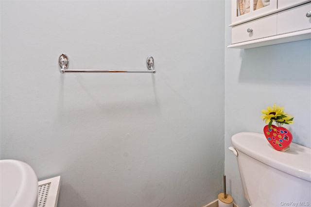 3 Town House Drive, Massapequa Park, NY 11762