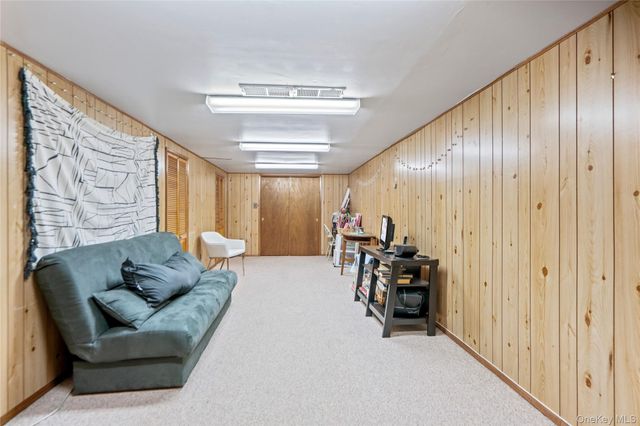 3 Town House Drive, Massapequa Park, NY 11762