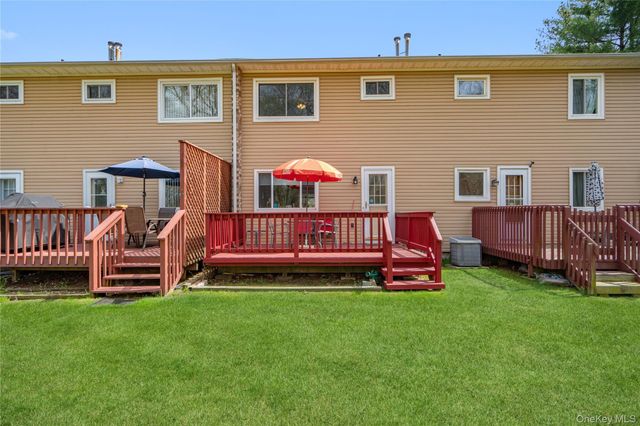3 Town House Drive, Massapequa Park, NY 11762
