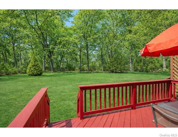 3 Town House Drive, Massapequa Park, NY 11762