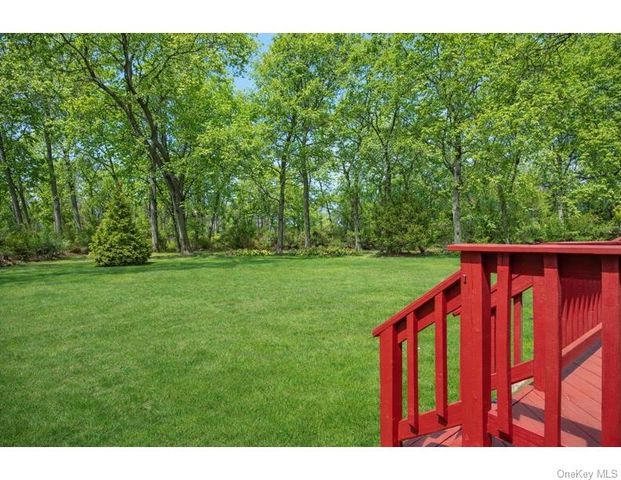 3 Town House Drive, Massapequa Park, NY 11762